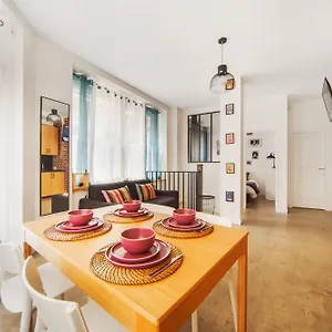 Large Flat Very Close To Montmartre París